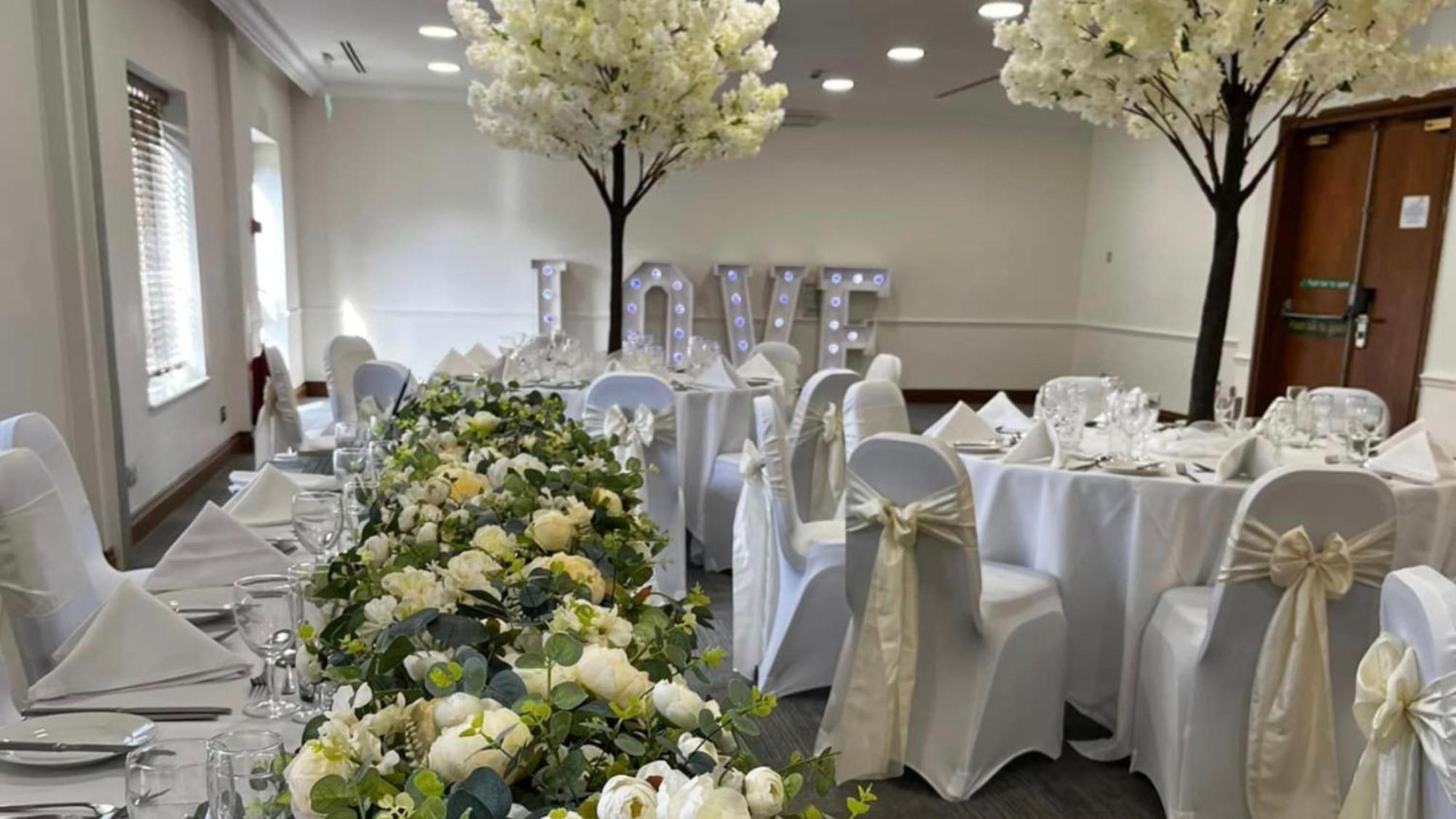 Holiday Inn Colchester By Ihg Exterior foto